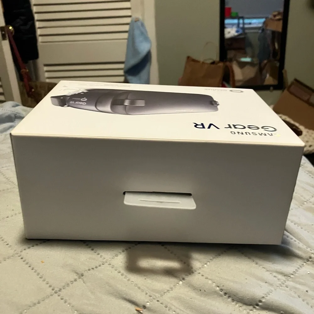 NWT Samsung Gear V R Oculus Headset